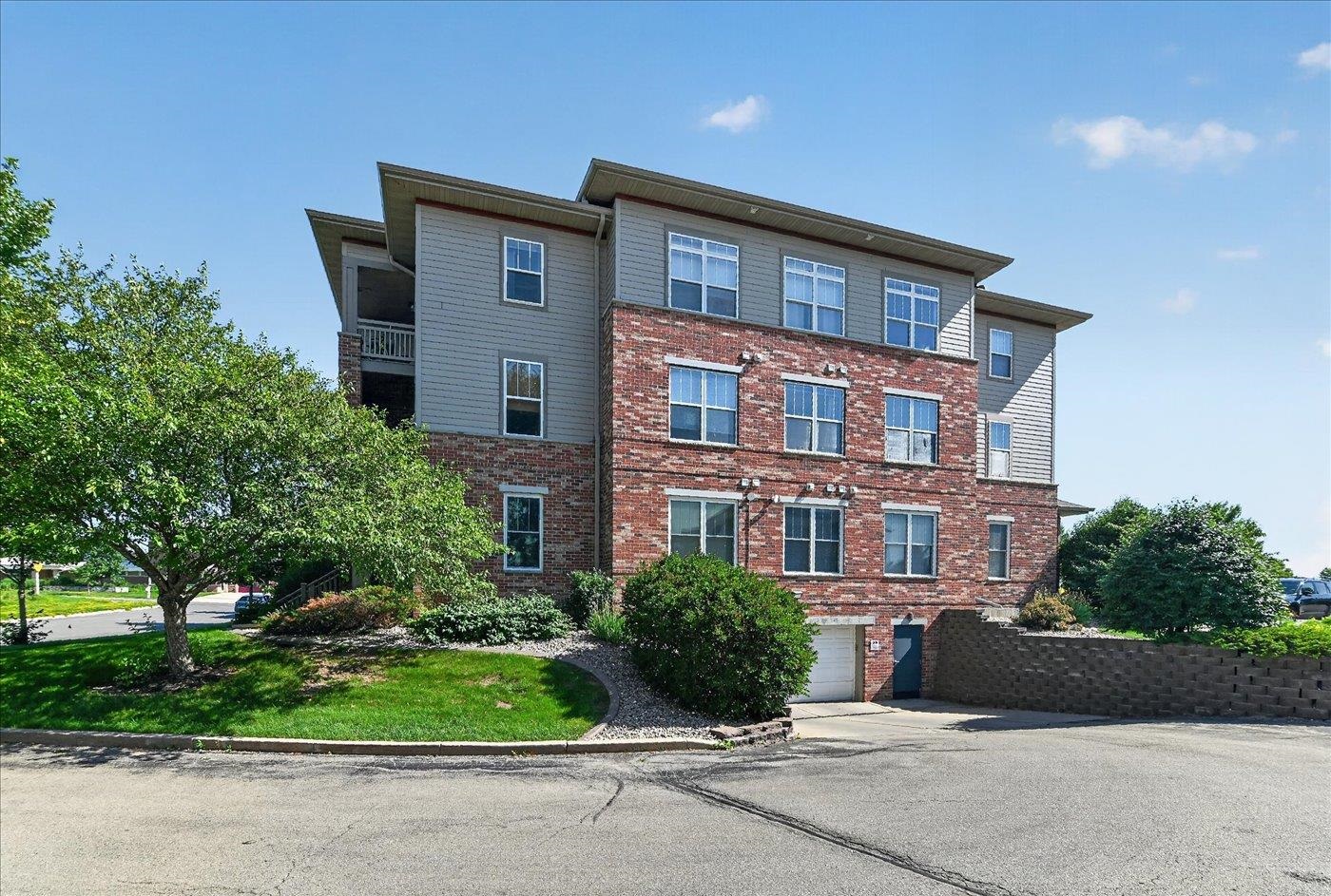 141 Metro Terrace, Unit 203 Madison, WI 53718 - Photo 6 of 48