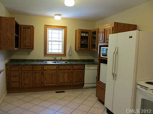 633 Concord Road Davidson, NC 28036 - Photo 5 of 16 Gallery Image 5