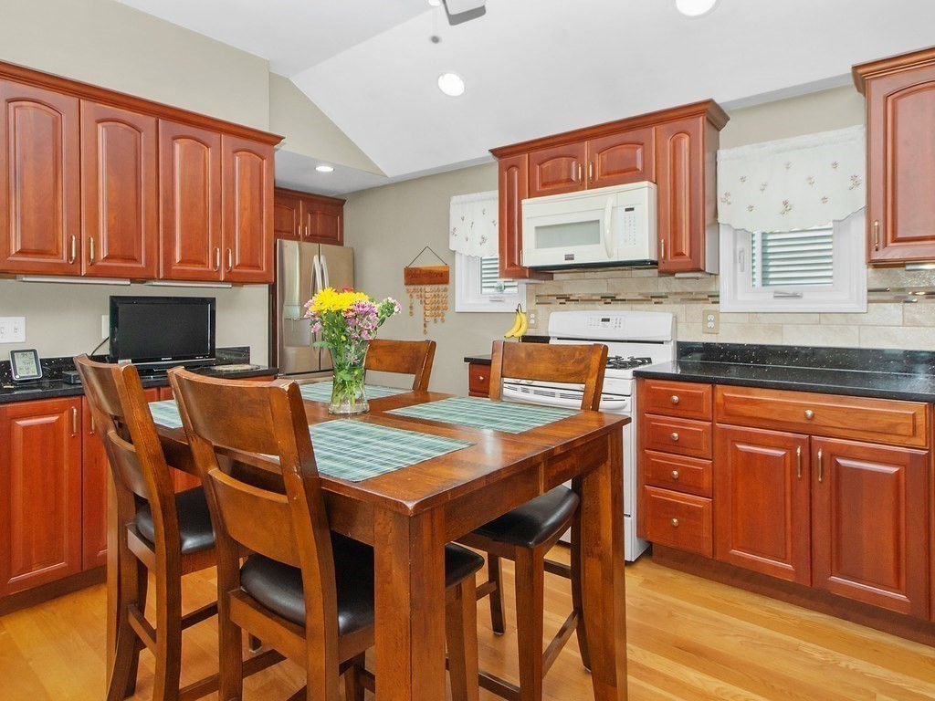 29 Ash Street Waltham, MA 02453 - Photo 4 of 37