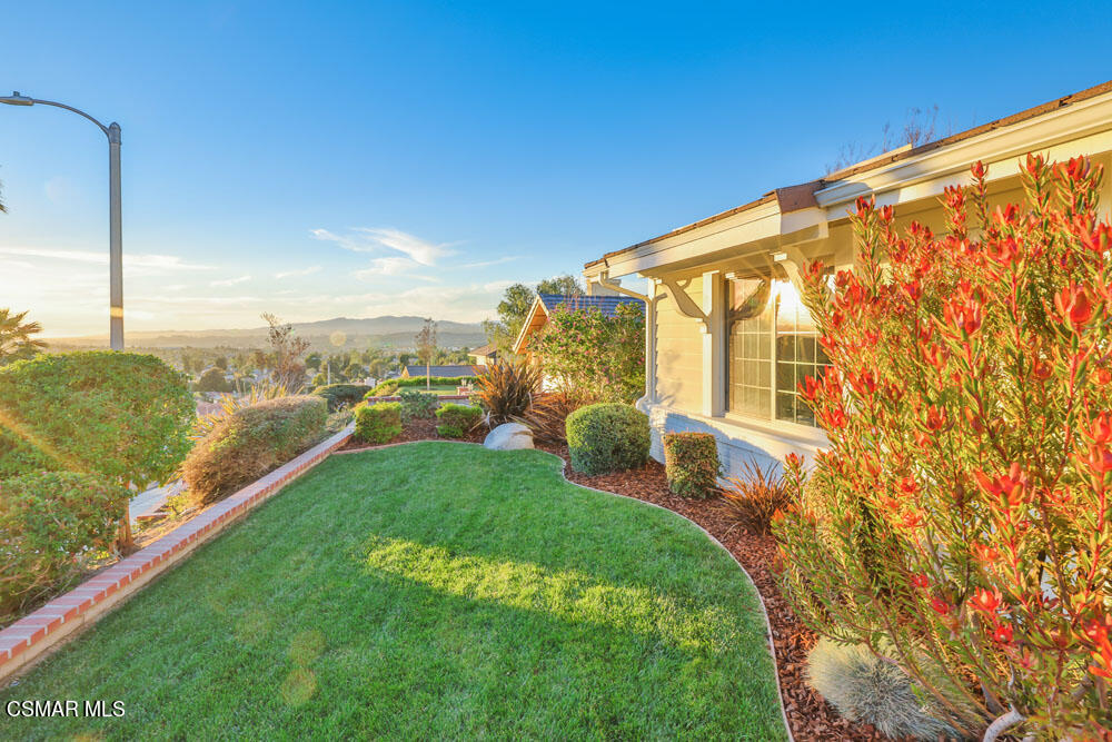 13777 Gunsmoke Road Moorpark, CA 93021 - Photo 4 of 42 a view of a back yard of the house