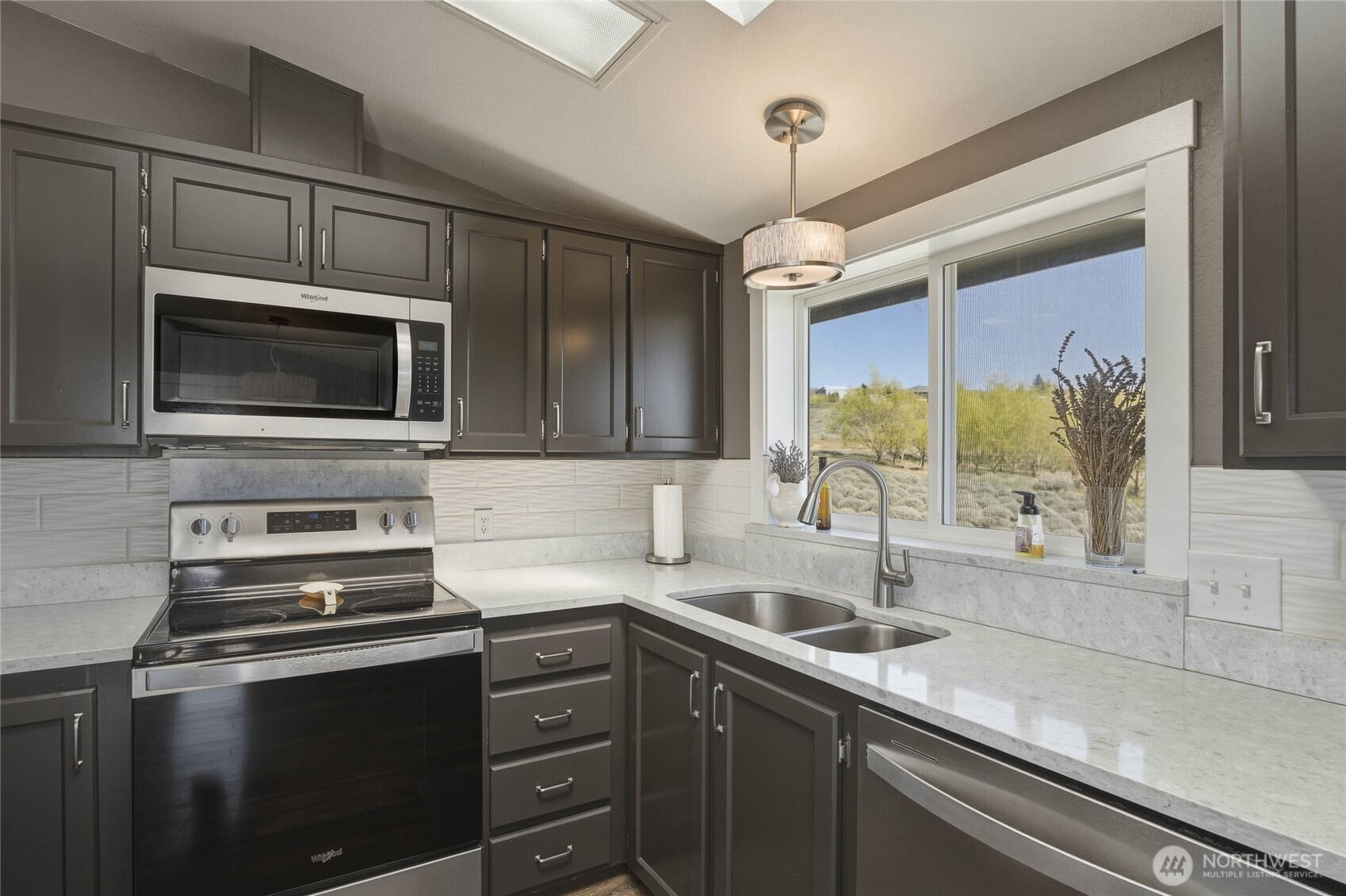 117 Freese Road Quincy, WA 98848 - Photo 6 of 40 a kitchen with a sink stove and microwave