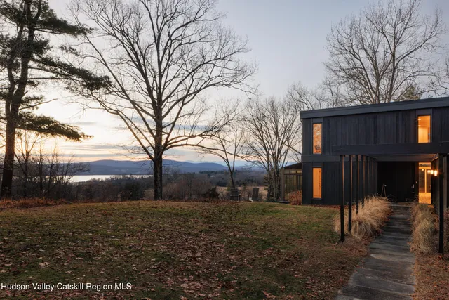 $2,750,000 | 110 Old Albany Post Road, Rhinebeck, NY 12572