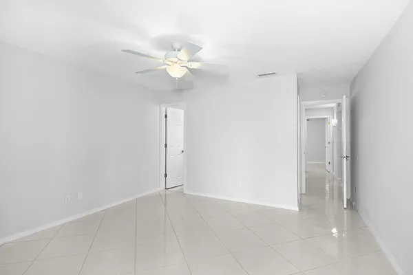$159,990 | 2600 Southeast Ocean Boulevard, Unit S15, Stuart, FL 34996