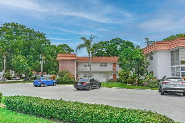 $159,990 | 2600 Southeast Ocean Boulevard, Unit S15, Stuart, FL 34996