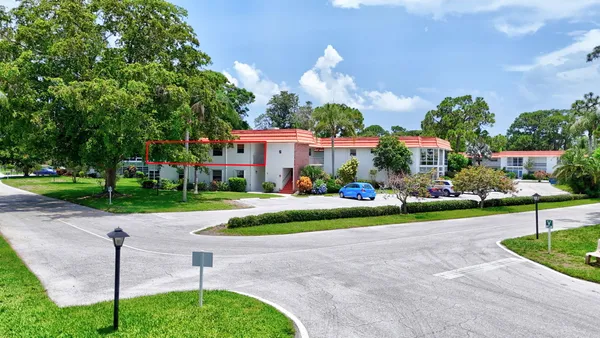 $159,990 | 2600 Southeast Ocean Boulevard, Unit S15, Stuart, FL 34996