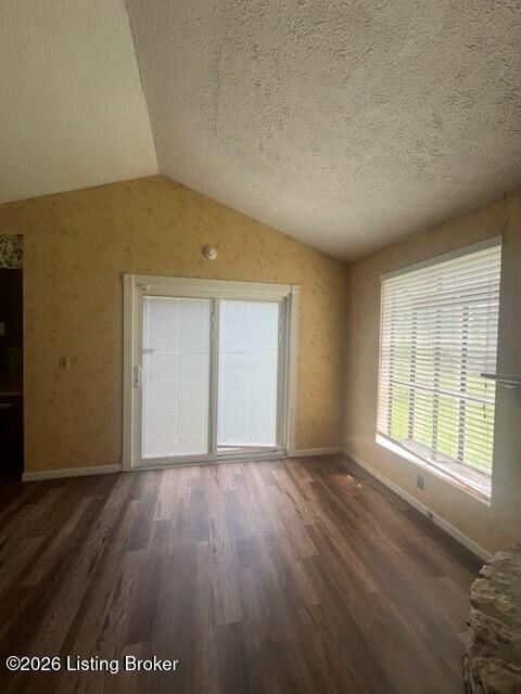 8605 Blue Lick Road Louisville, KY 40219 - Photo 14 of 28 Vaulted ceiling in Great Room