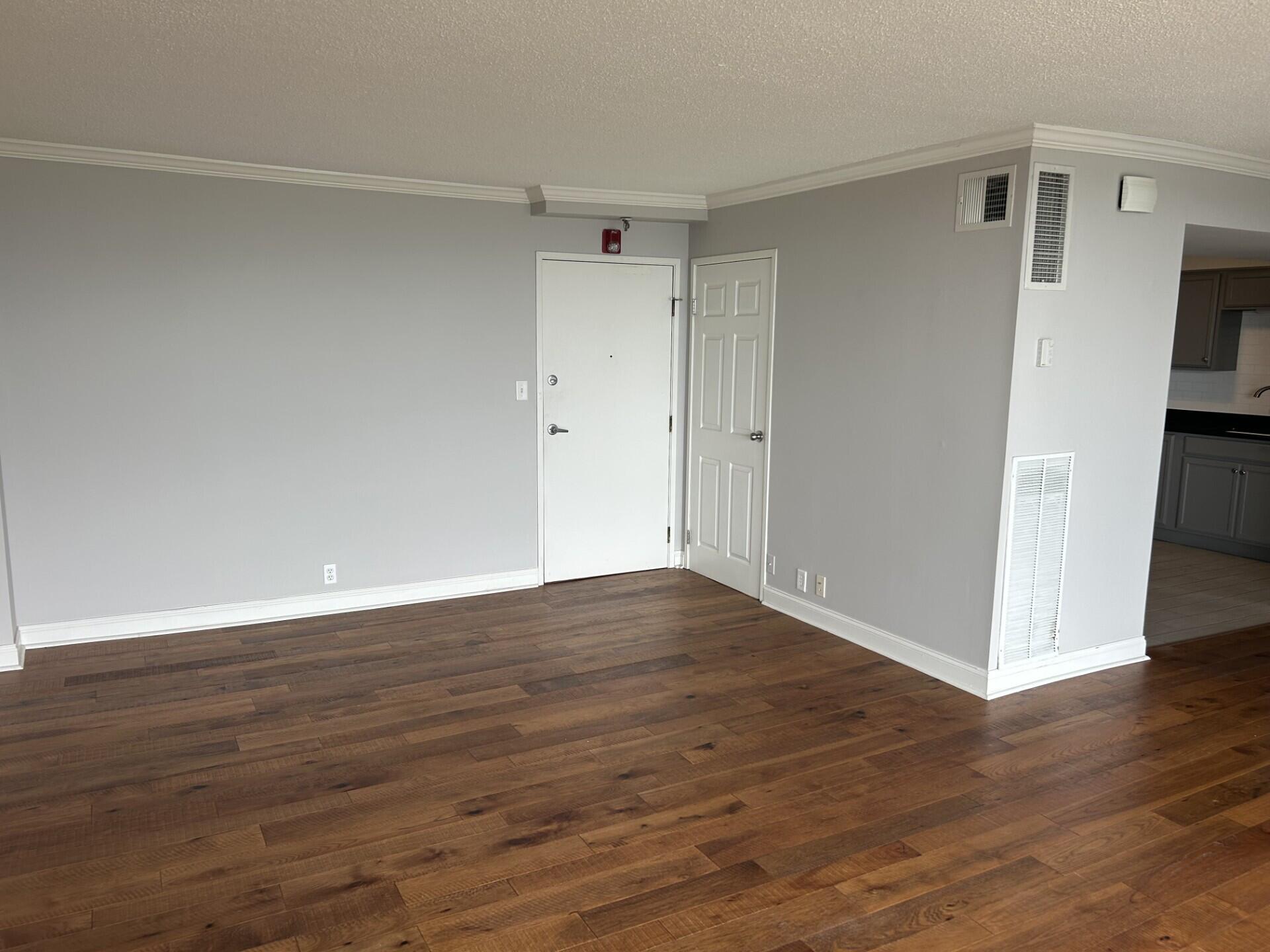 1131 Stringers Ridge Road, Unit 7K Chattanooga, TN 37405 - Photo 3 of 14 thumbnail_IMG_0897