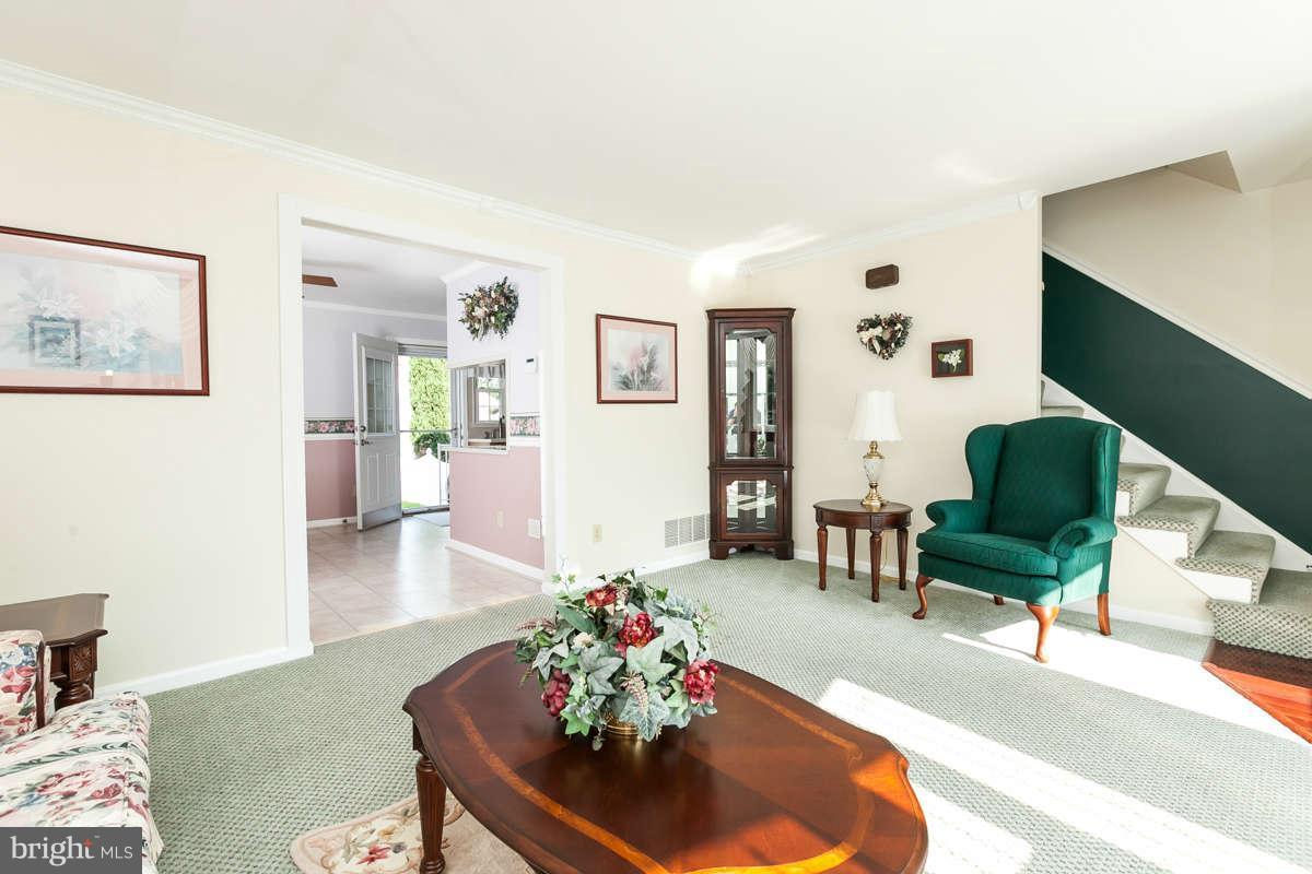 8415 Kings Ridge Road Baltimore, MD 21234 - Photo 4 of 30 Living Room