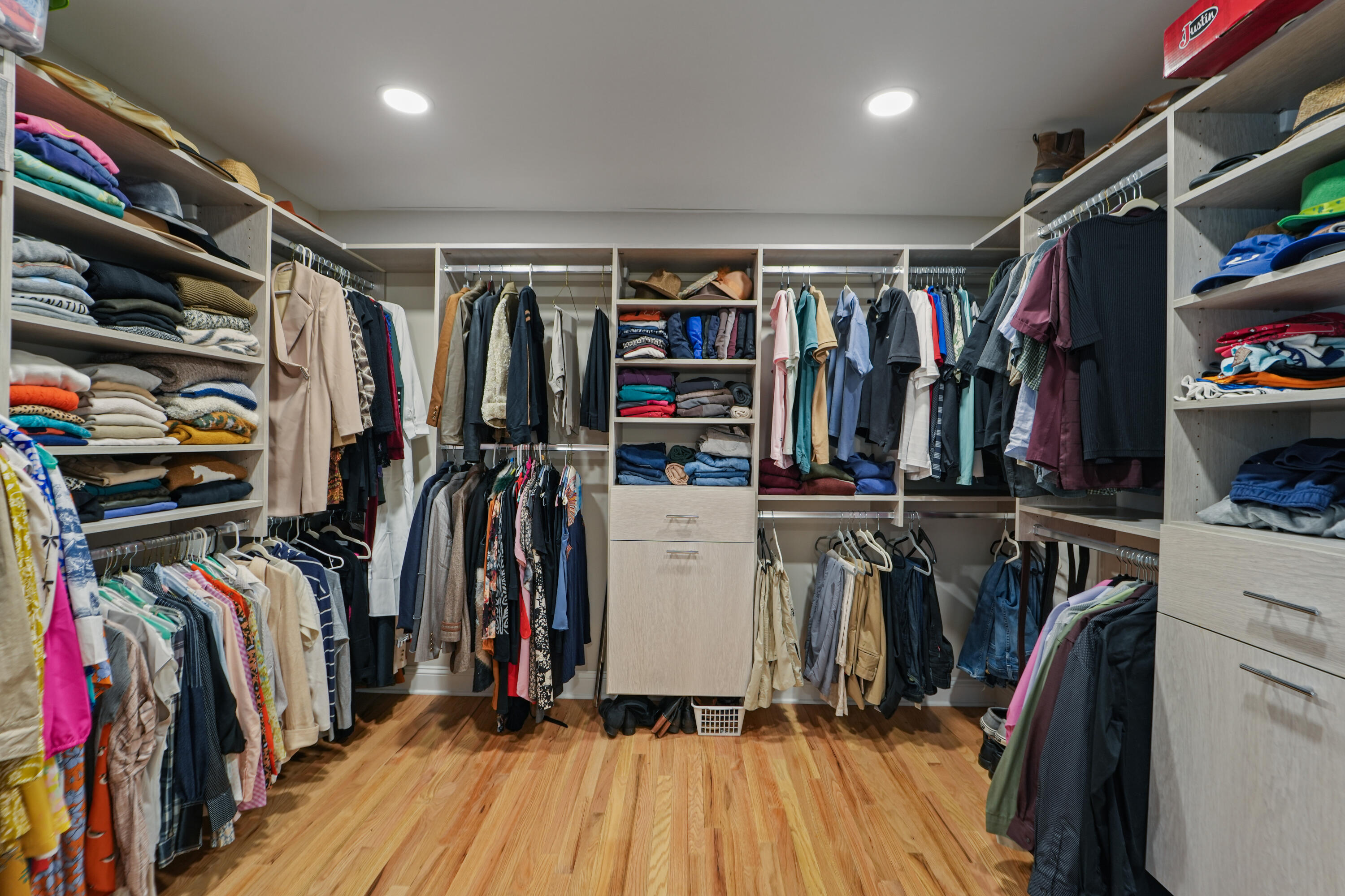 2816 Waterpointe Circle Mount Pleasant, SC 29466 - Photo 27 of 52 walk-in closet
