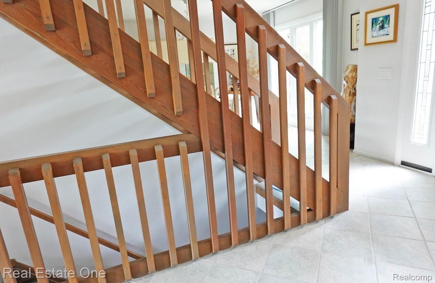 4325 Stoddard Road West Bloomfield, MI 48323 - Photo 29 of 63 View of staircase.jpg