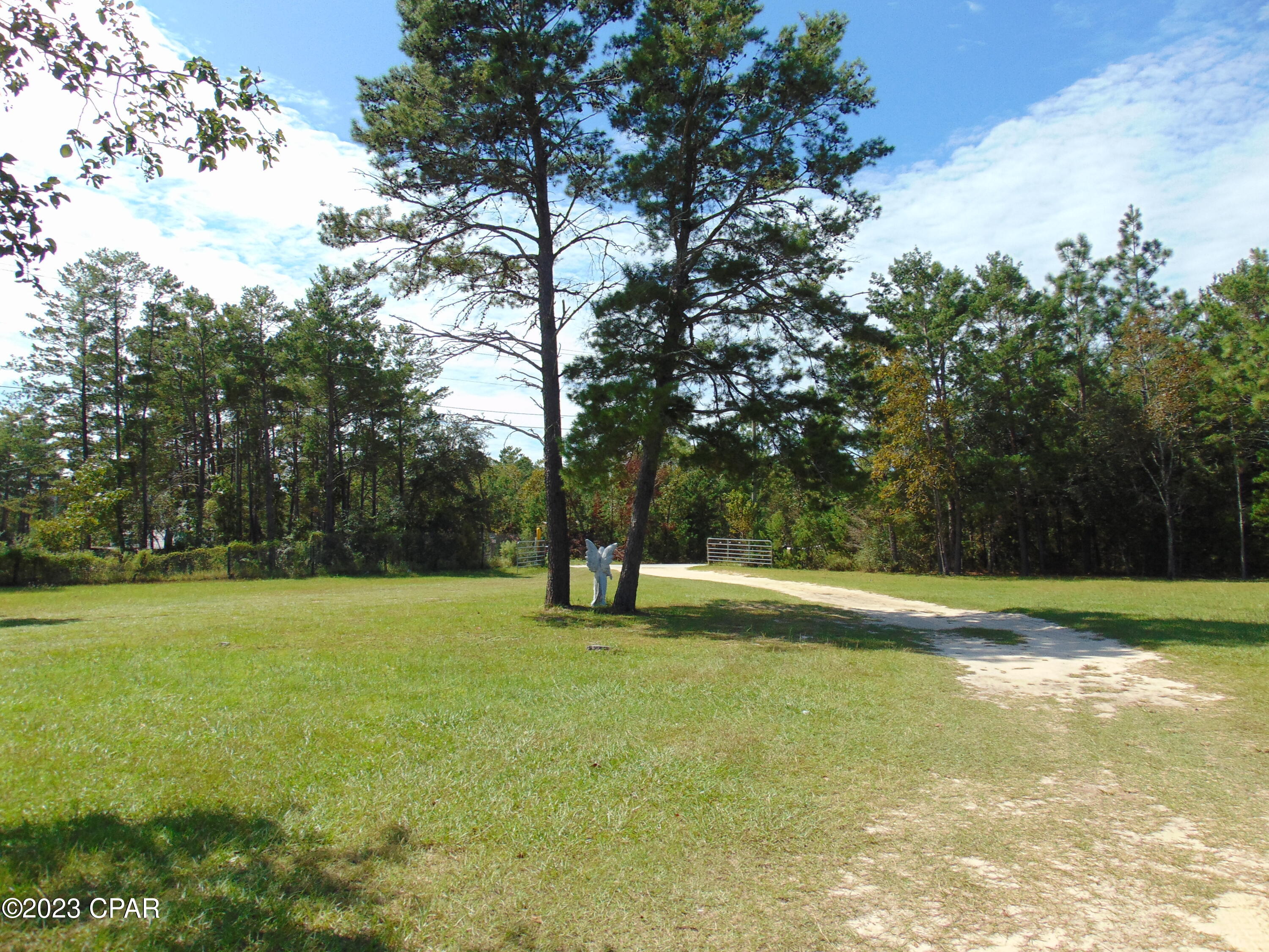 1305 Spikes Road Southport, FL 32409 - Photo 14 of 27 Gallery Image 14