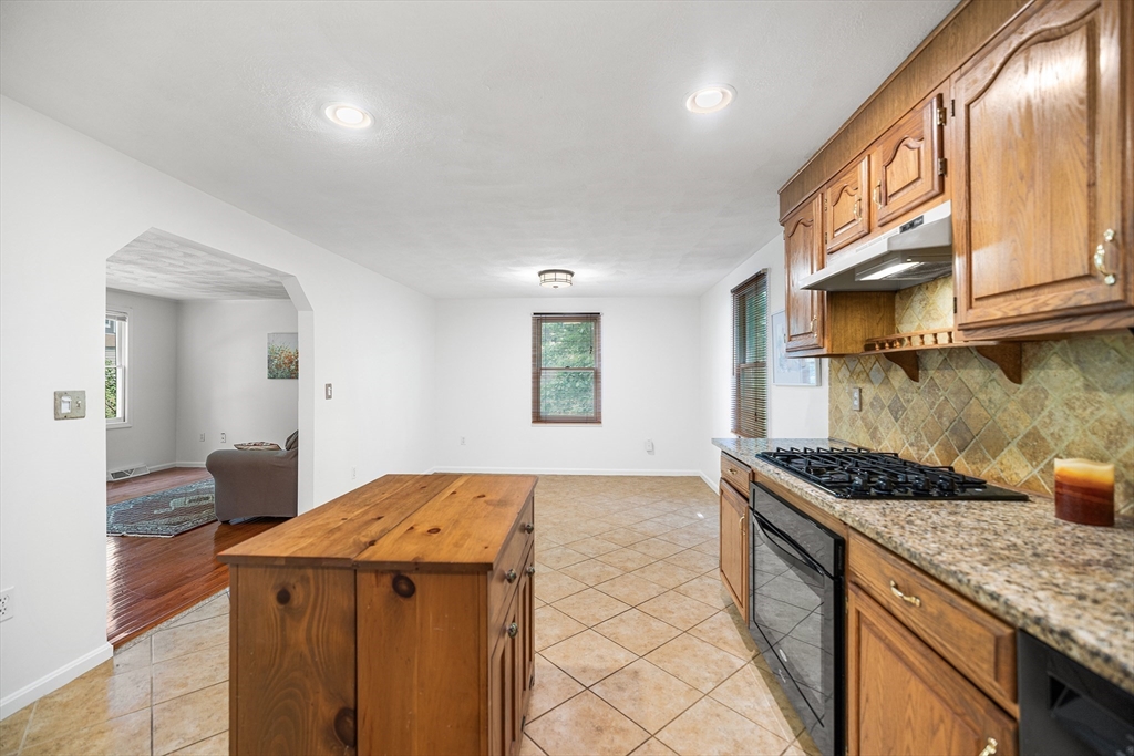 89 Old Andover Road North Reading, MA 01864 - Photo 13 of 42