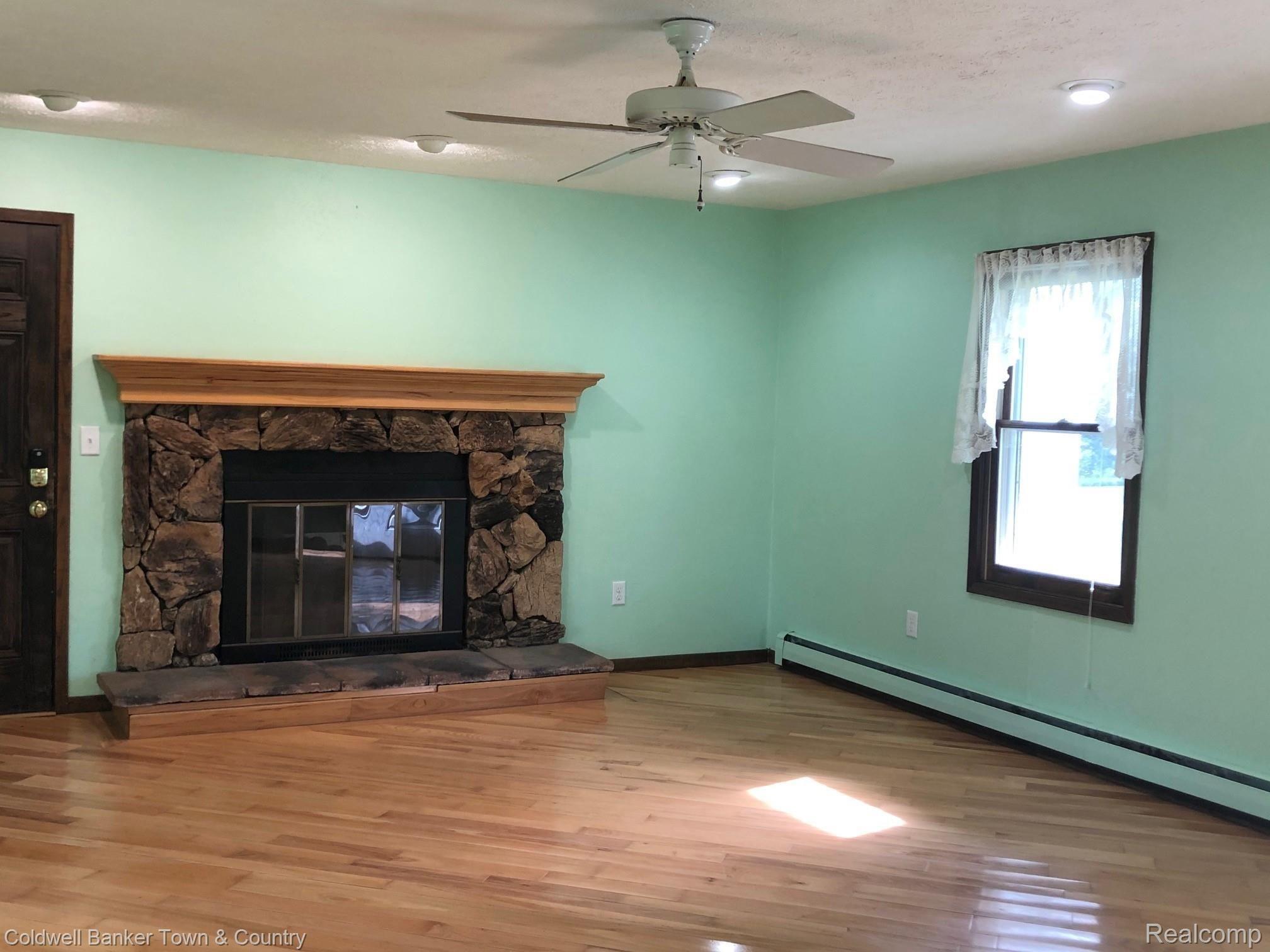 1925 Chilson Road Howell, MI 48843 - Photo 13 of 40 chilson familyroom.jpg