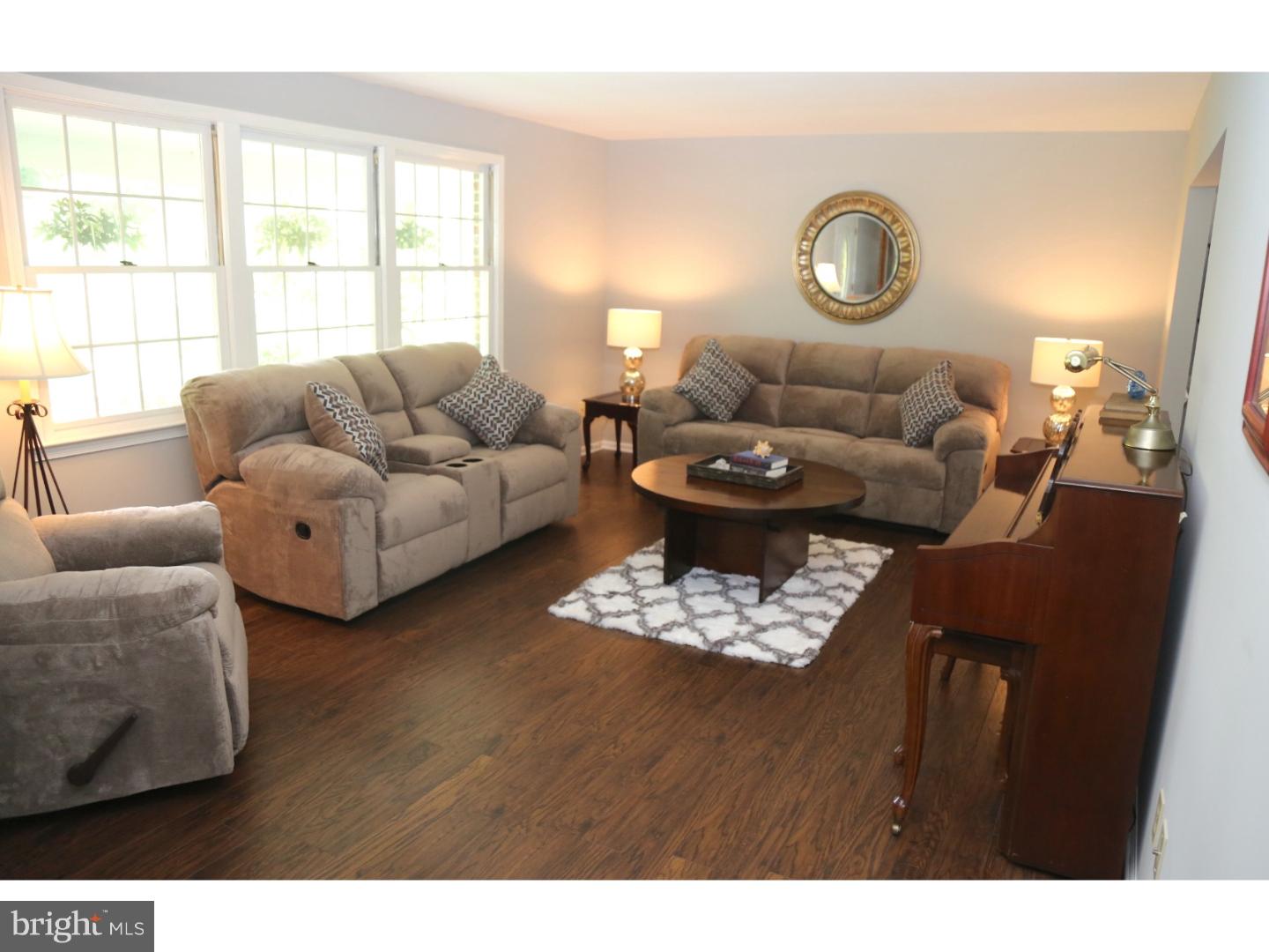 118 Mine Road Pennington, NJ 08534 - Photo 2 of 25 Living Room