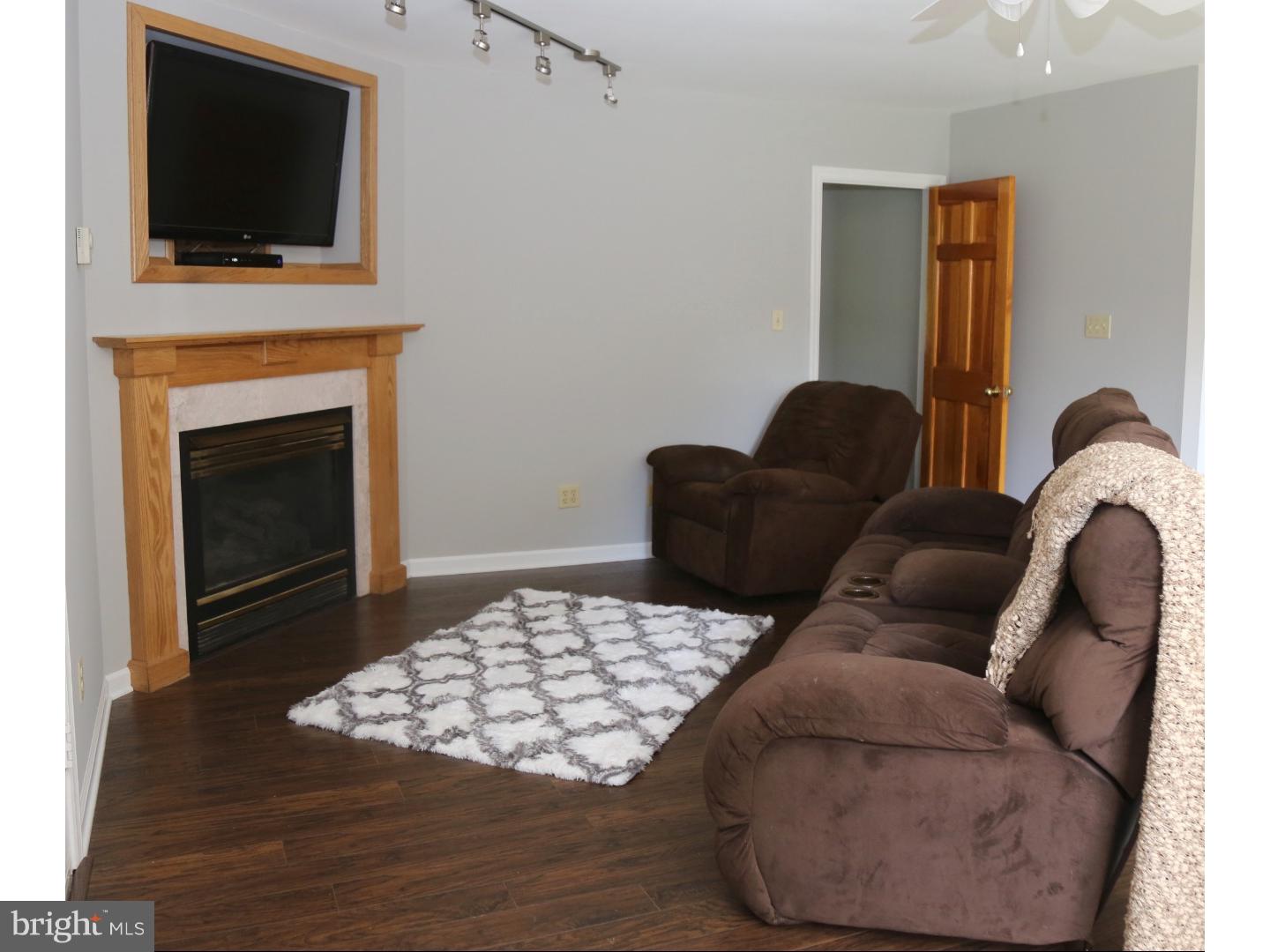 118 Mine Road Pennington, NJ 08534 - Photo 7 of 25 Family Room