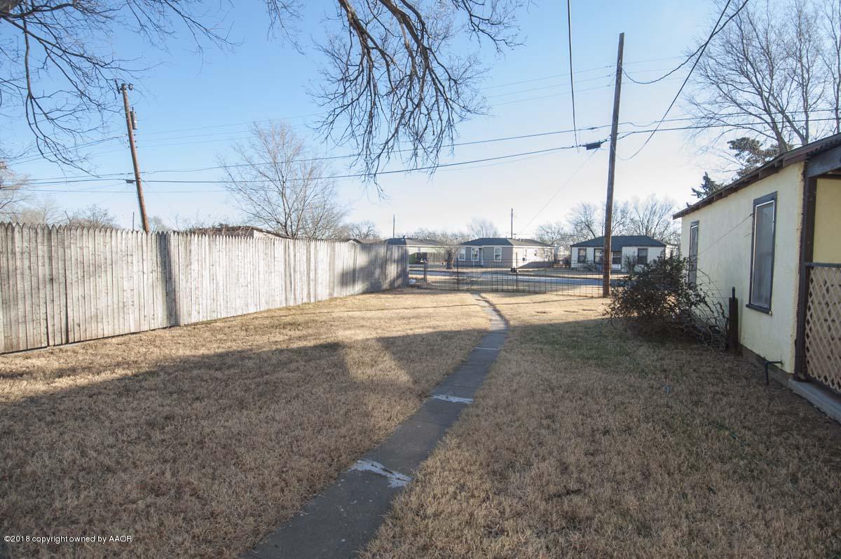 4211 South Harrison Street Amarillo, TX 79110 - Photo 19 of 22 a view of a backyard of the house