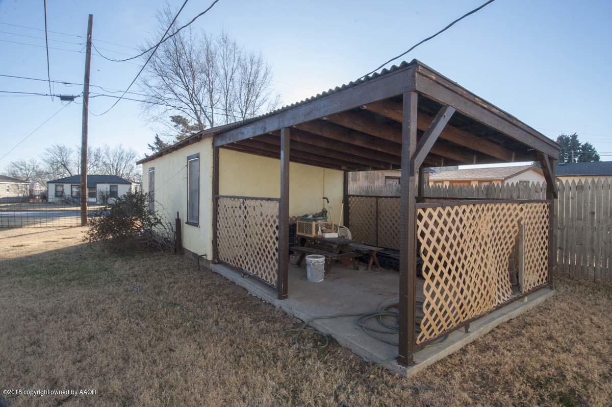 4211 South Harrison Street Amarillo, TX 79110 - Photo 7 of 22 a view of a garage