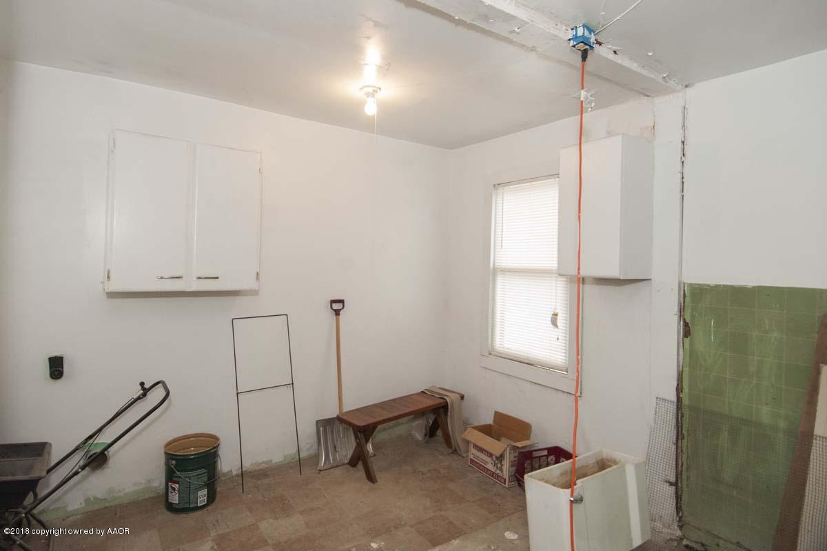 4211 South Harrison Street Amarillo, TX 79110 - Photo 9 of 22 a room with gym equipment and a window