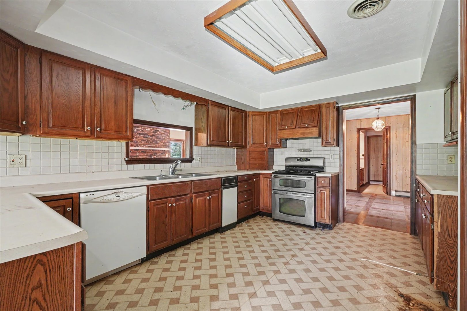 153 Lake Road Seymour, IL 61875 - Photo 17 of 37