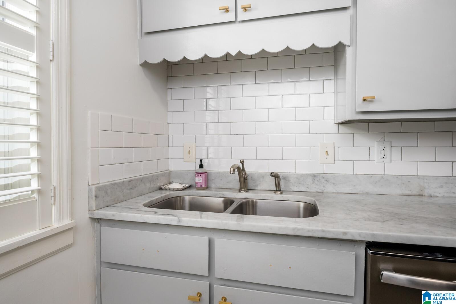 204 Fox Hall Road, Unit B Mountain Brook, AL 35213 - Photo 9 of 25