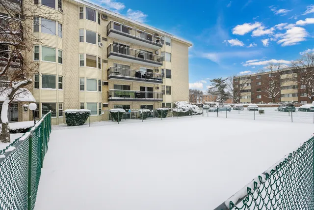 $255,000 | 5510 Lincoln Avenue, Unit 101, Morton Grove, IL 60053