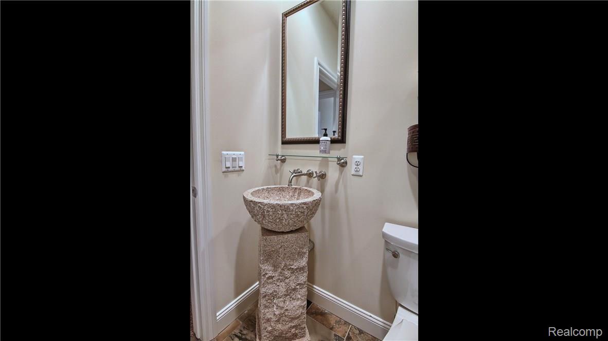 66701 Omo Road New Haven, MI 48050 - Photo 20 of 36 Bonus Room Bathroom