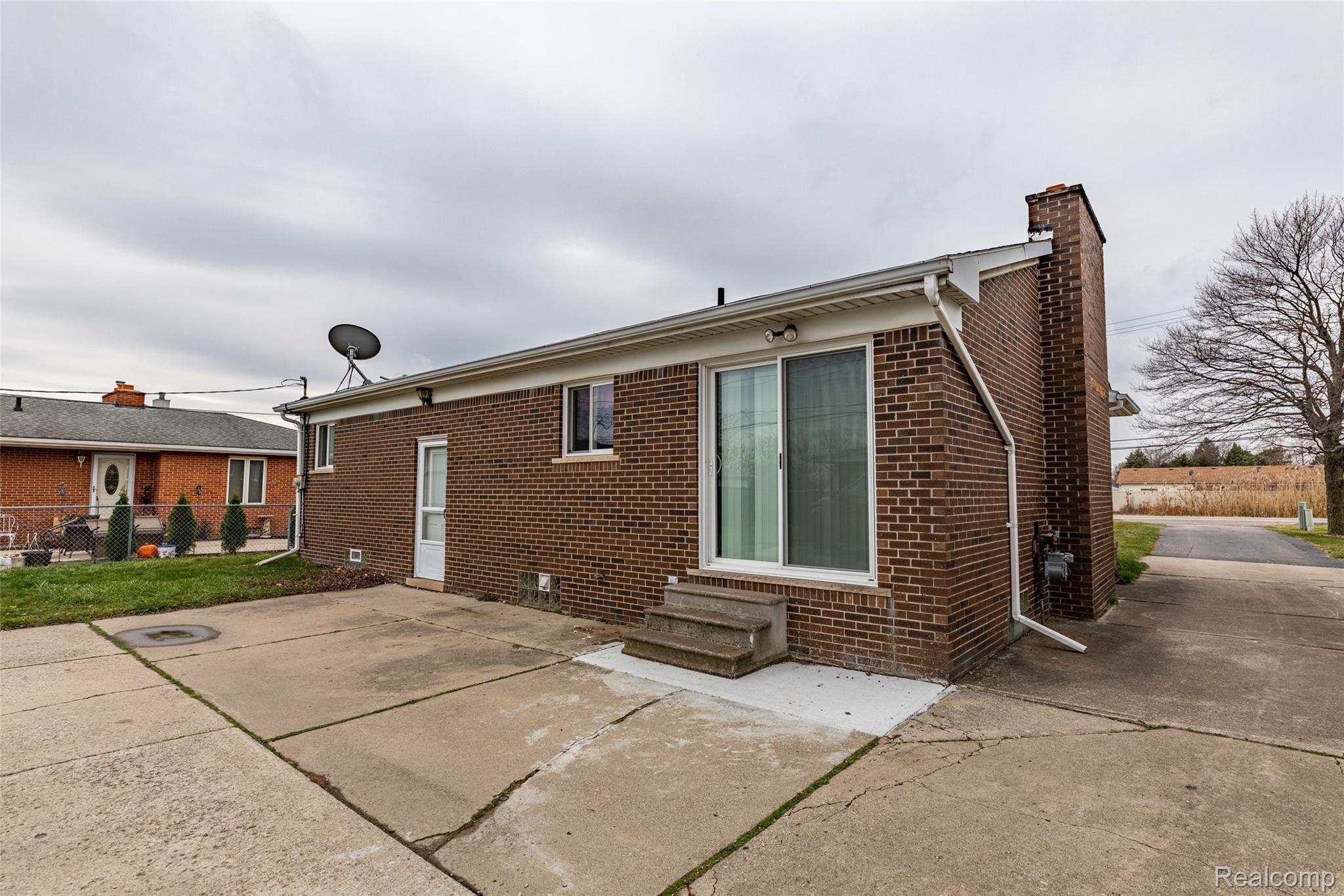 18321 Racho Road Riverview, MI 48193 - Photo 7 of 34 7.Back