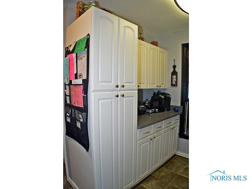 804 Cloverdale Road Toledo, OH 43612 - Photo 5 of 20 Kitchen.
