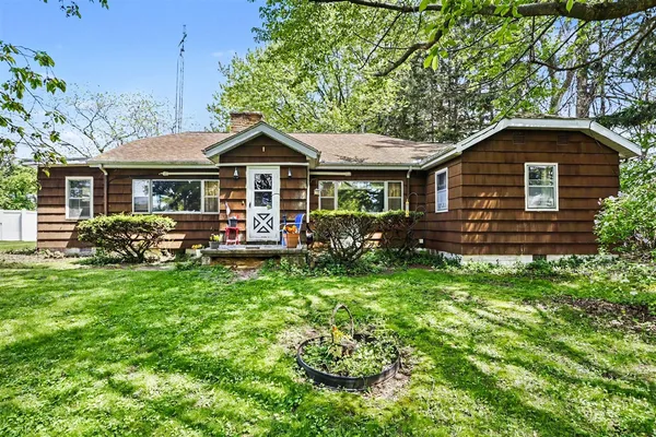 $259,900 | 3633 Lakeshore Drive, St. Joseph, MI 49085