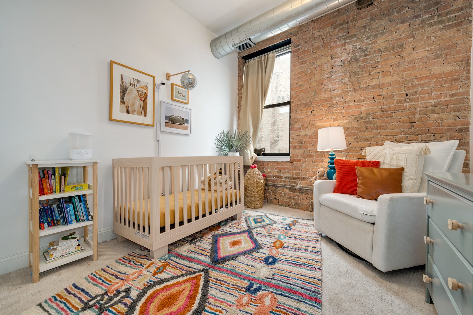 23 North Green Street, Unit 402 Chicago, IL 60607 - Photo 12 of 18 a bedroom with furniture and a book shelf