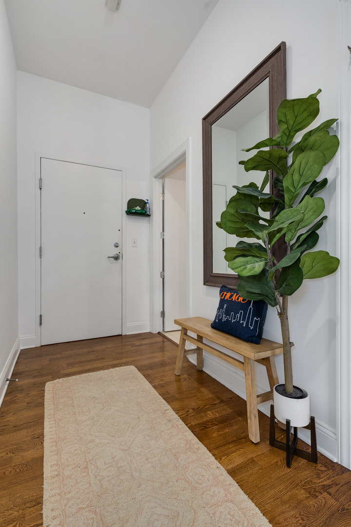 23 North Green Street, Unit 402 Chicago, IL 60607 - Photo 3 of 18 a living room with furniture and a potted plant