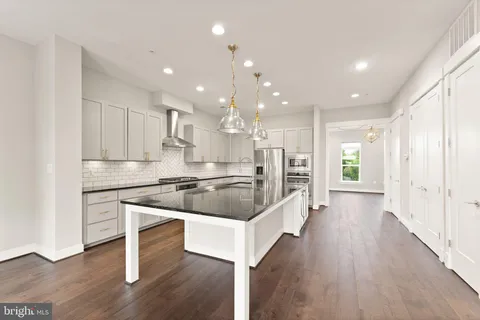 $1,200,000 | 204 Railbender Alley Southeast, Leesburg, VA 20175