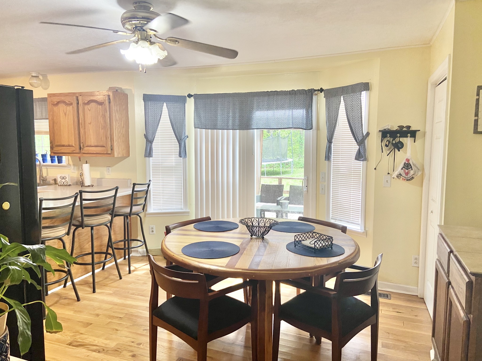 1050 West Point Road Lawrenceburg, TN 38464 - Photo 5 of 17 a dining room with furniture and window