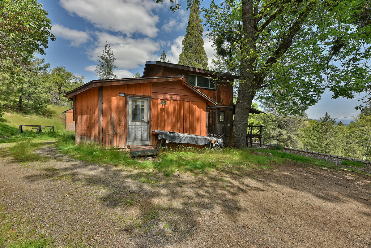 2297 Holcomb Springs Road Gold Hill, OR 97525 - Photo 8 of 30 8.5