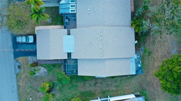 a view of a back yard