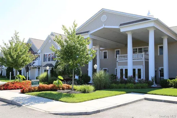 $3,470 | 2200 Dolphin Lane, Unit 106, Holbrook, NY 11741