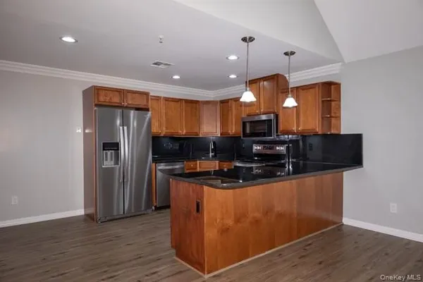 $3,470 | 2200 Dolphin Lane, Unit 106, Holbrook, NY 11741