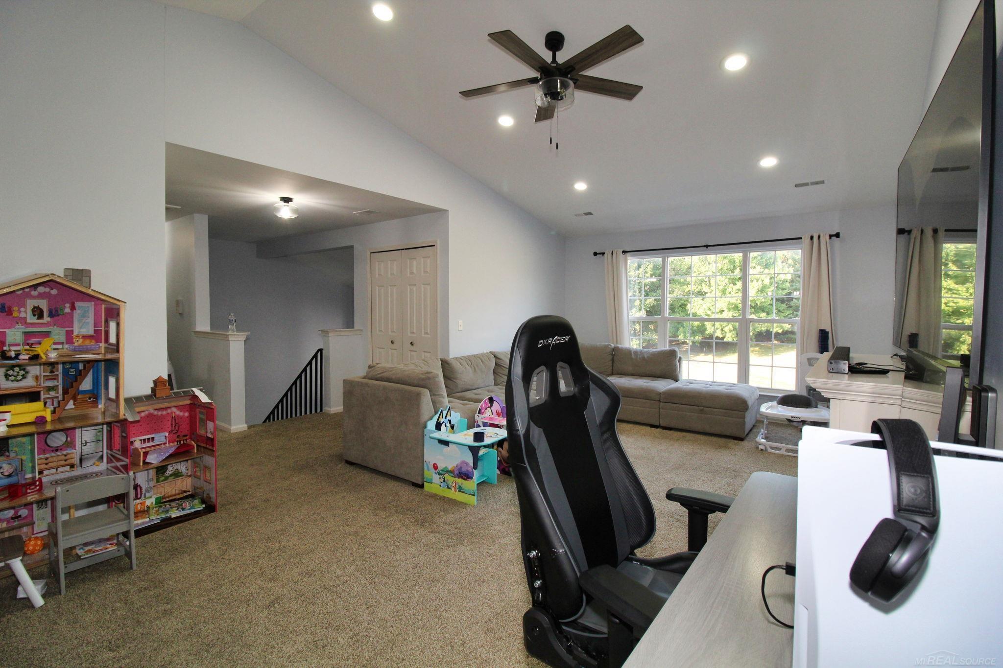 1766 Flagstone Circle Rochester, MI 48307 - Photo 10 of 28 50156045-8bf54744-9749-402c-bc2b-4f395bfe5841.JPG
