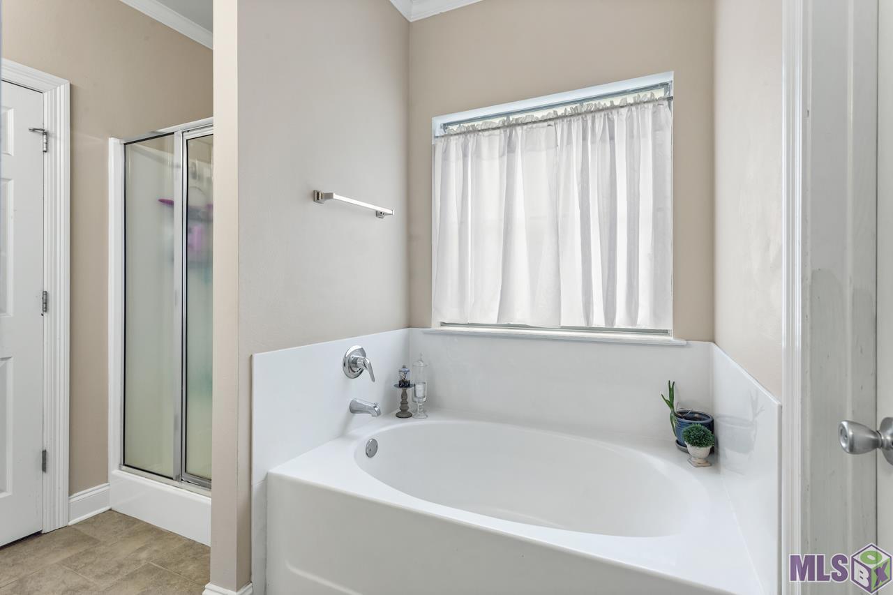 7921 Gothic Drive Baton Rouge, LA 70817 - Photo 11 of 14 Master Bath