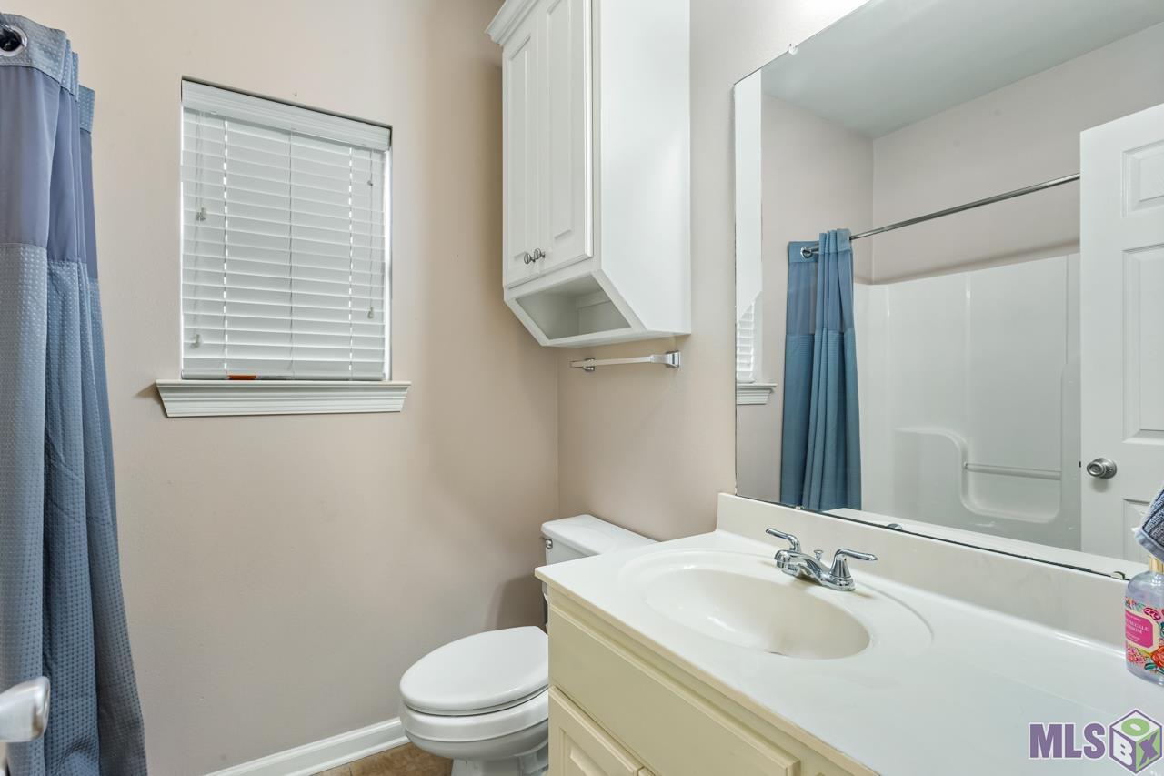 7921 Gothic Drive Baton Rouge, LA 70817 - Photo 8 of 14 Guest Bathroom