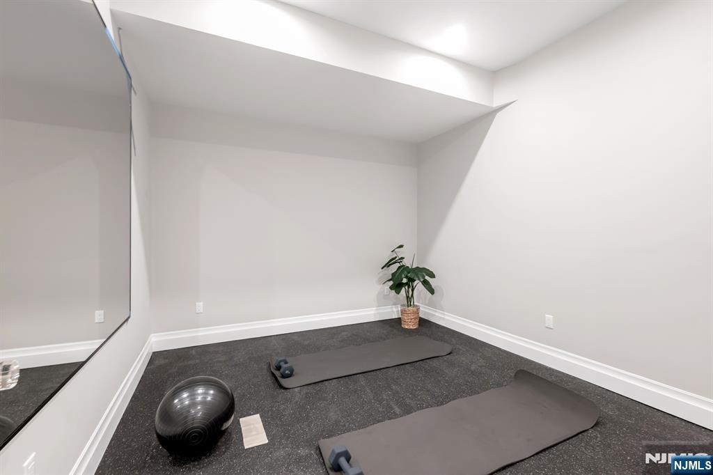 474 Oregon Street Paramus, NJ 07652 - Photo 40 of 44