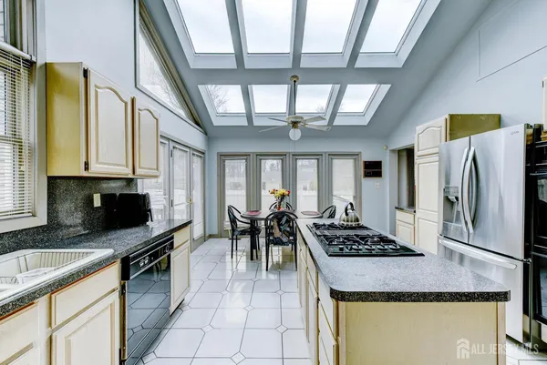 $975,000 | 6 Keen Lane, Edison, NJ 08820