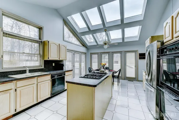 $975,000 | 6 Keen Lane, Edison, NJ 08820