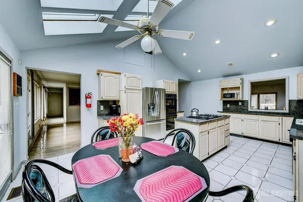 $975,000 | 6 Keen Lane, Edison, NJ 08820