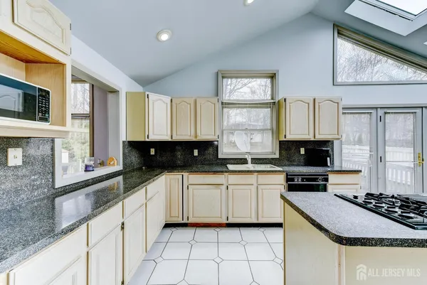 $975,000 | 6 Keen Lane, Edison, NJ 08820