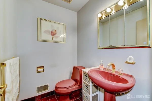 $975,000 | 6 Keen Lane, Edison, NJ 08820