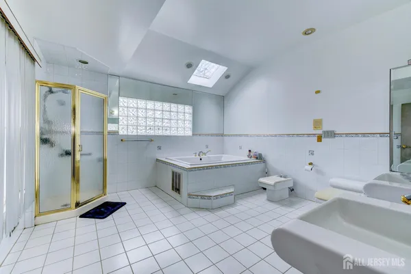 $975,000 | 6 Keen Lane, Edison, NJ 08820