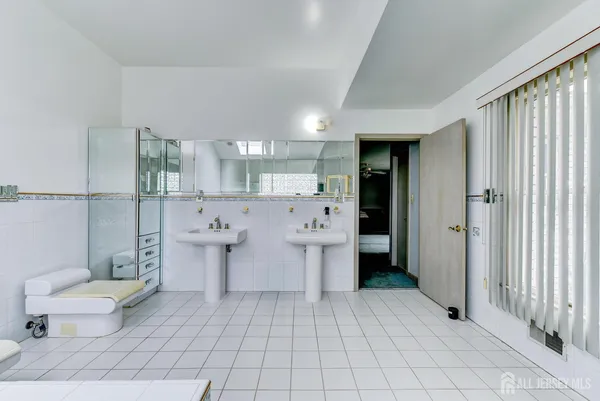 $975,000 | 6 Keen Lane, Edison, NJ 08820