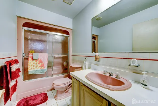 $975,000 | 6 Keen Lane, Edison, NJ 08820