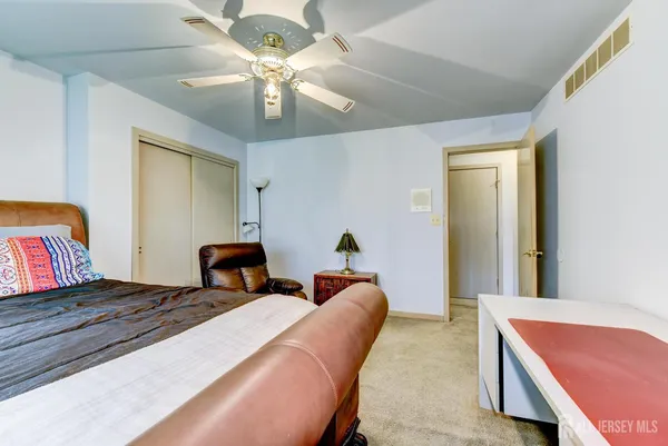 $975,000 | 6 Keen Lane, Edison, NJ 08820